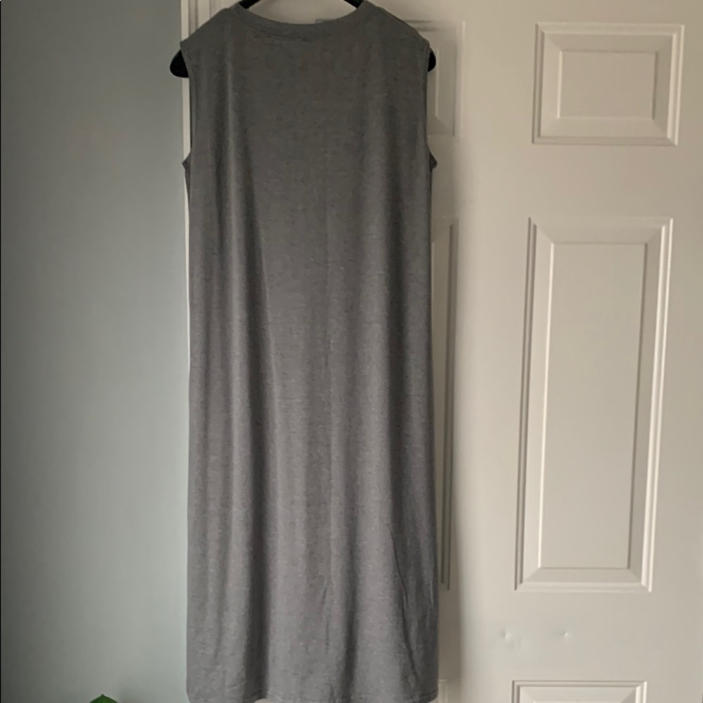 Elegant Gray Sleeveless Dress - Picture 5 of 6